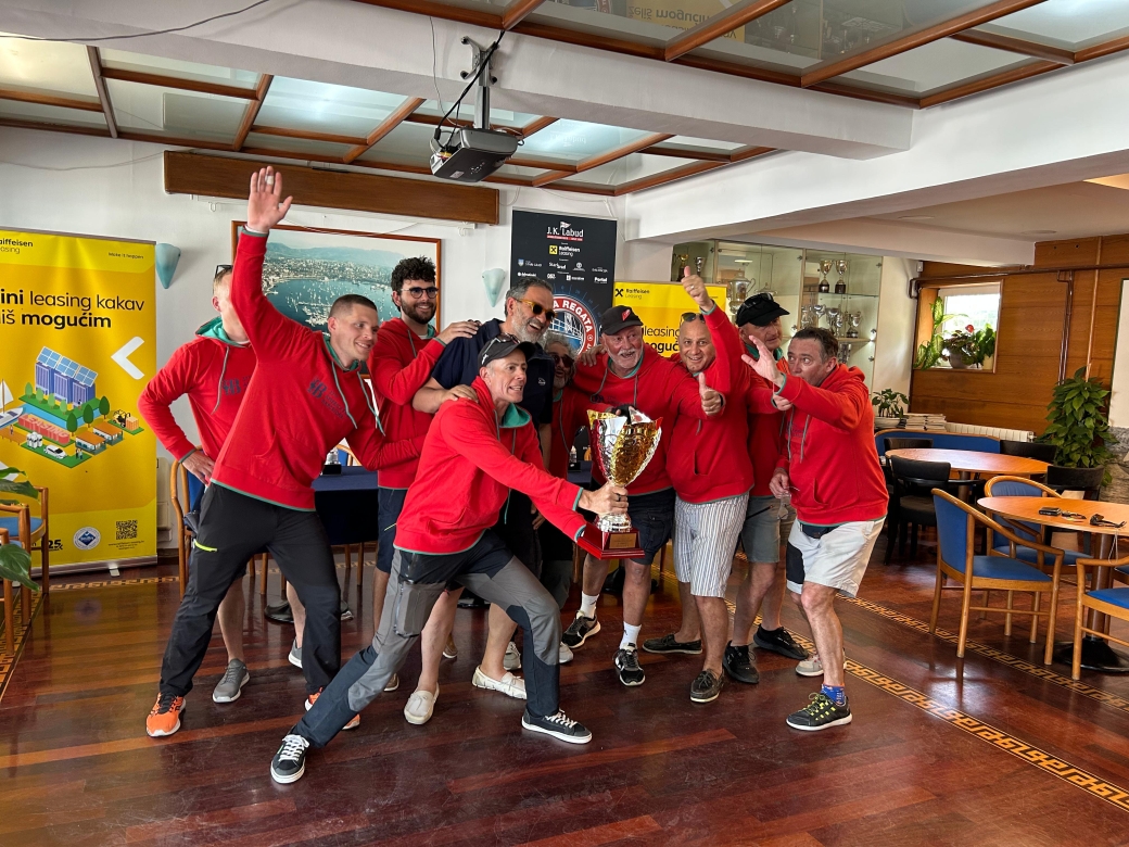 posada Polet Furioso sa prelaznim peharom